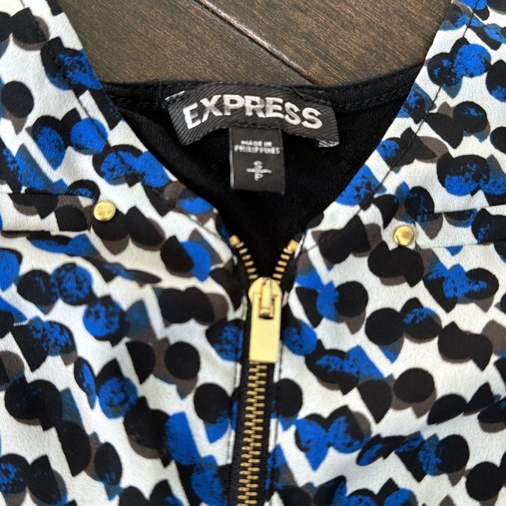 ❤️3/$30 Express Tank Top - Picture 8 of 8